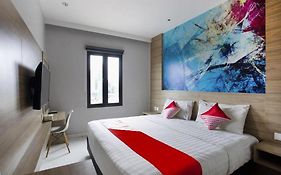 Oyo 94724 The Regia Tambun By Ultimo